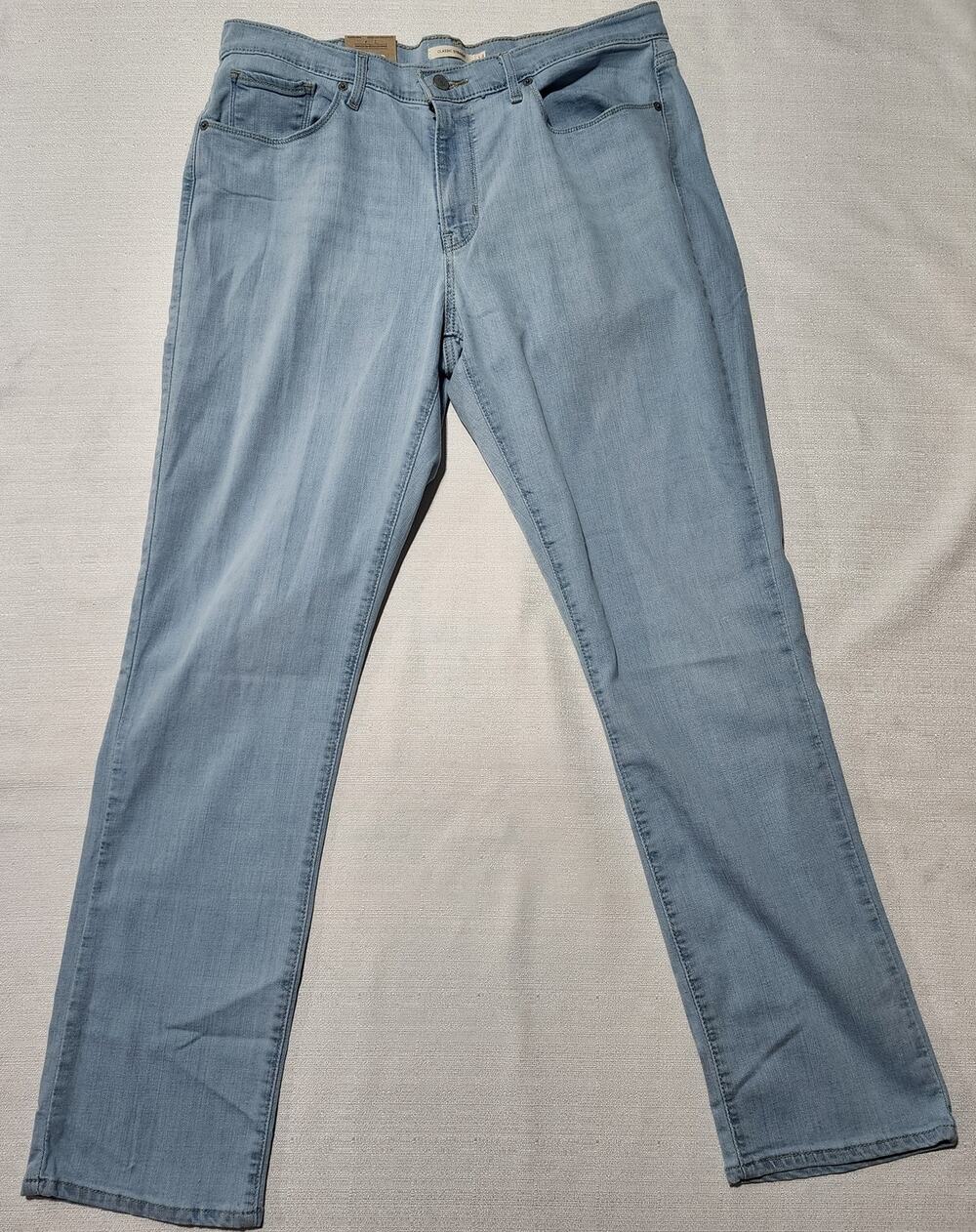 Levi's classic straight women's waist 32'' length 32''